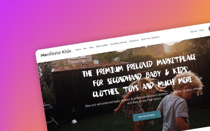 Startsidan hos Manifesto Kids med en rubrik om begagnade barnkläder, två barn som leker och knappen Browse all items